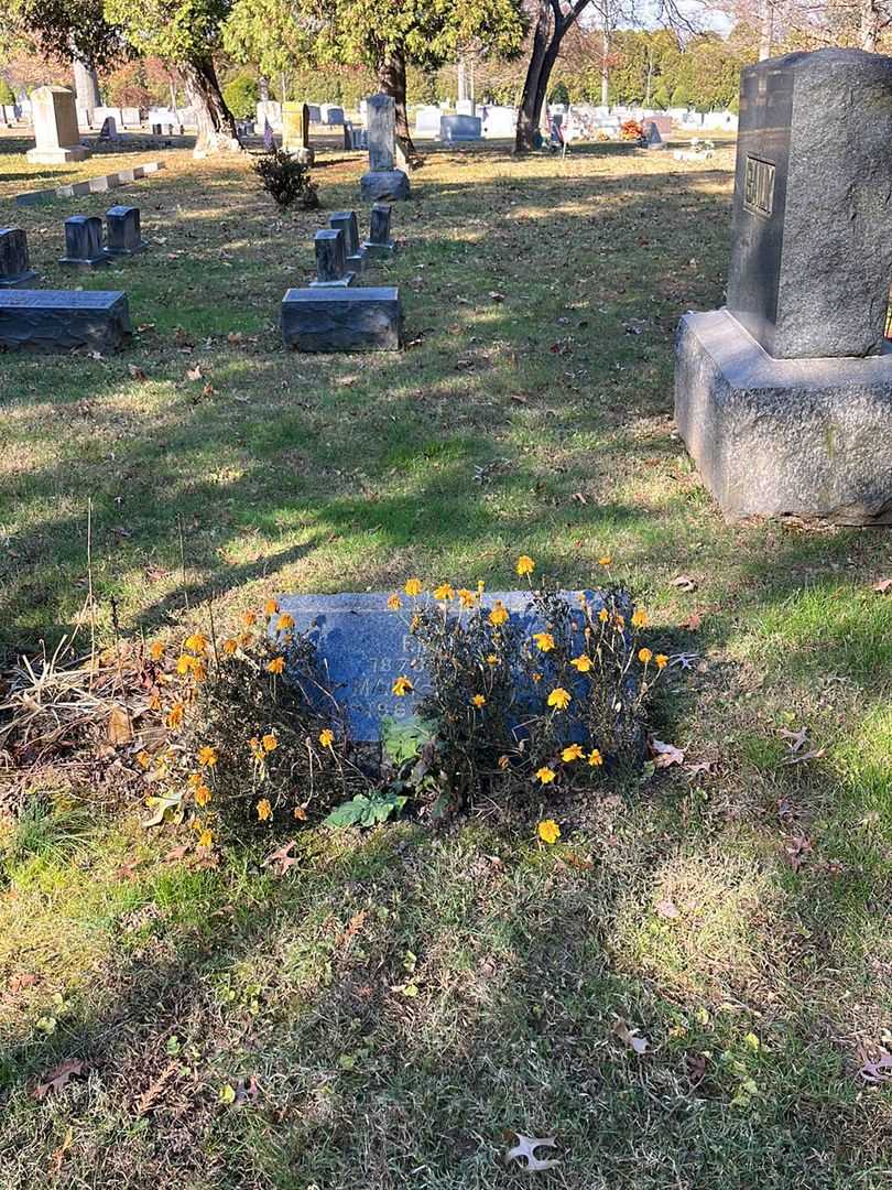 Mary W. Bailey's grave. Photo 2