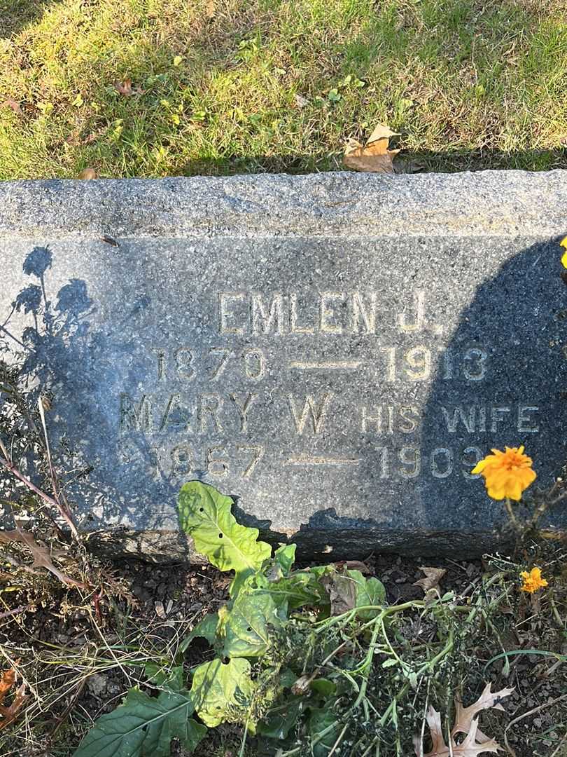 Mary W. Bailey's grave. Photo 3