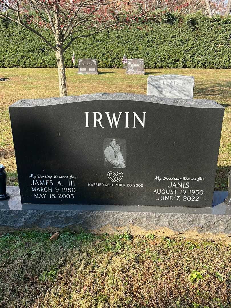 Janis G. Irwin's grave. Photo 1