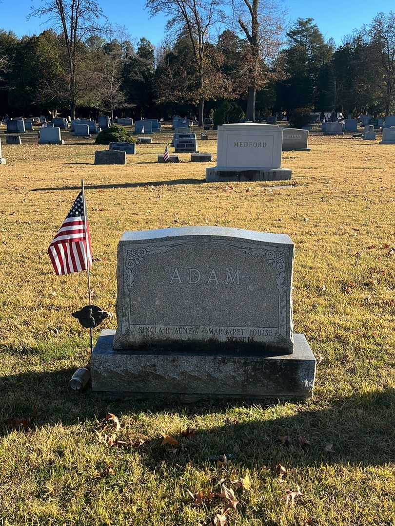 Sinclair Agnew Adam Senior's grave. Photo 2