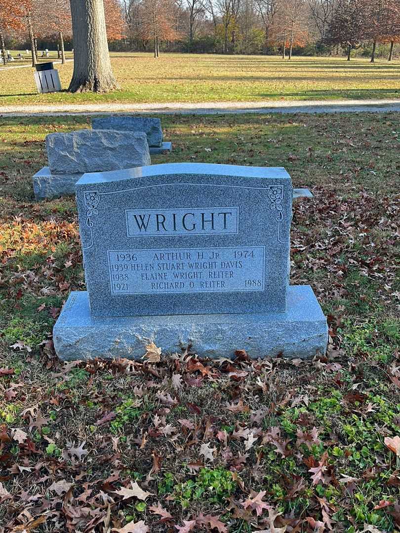 Arthur Howard Wright Junior's grave. Photo 2