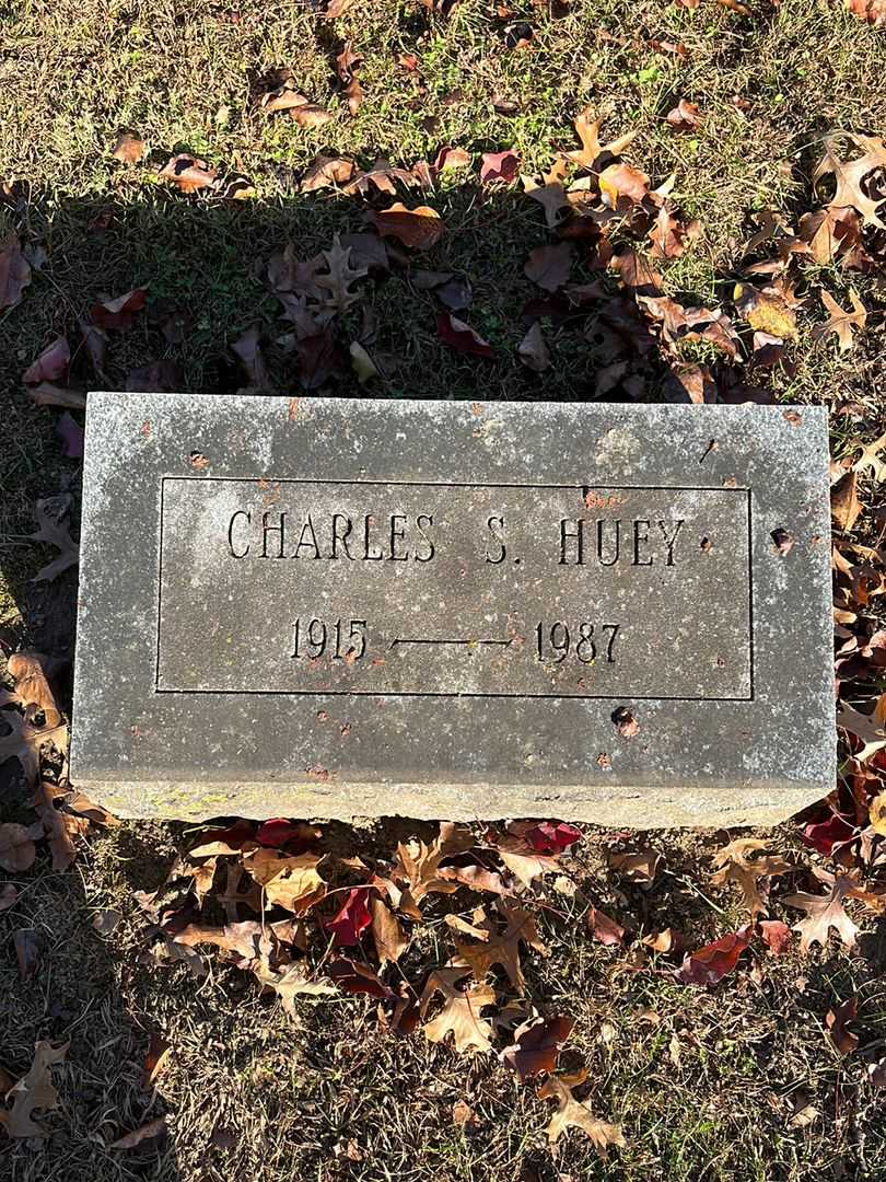 Charles S. Huey's grave. Photo 3