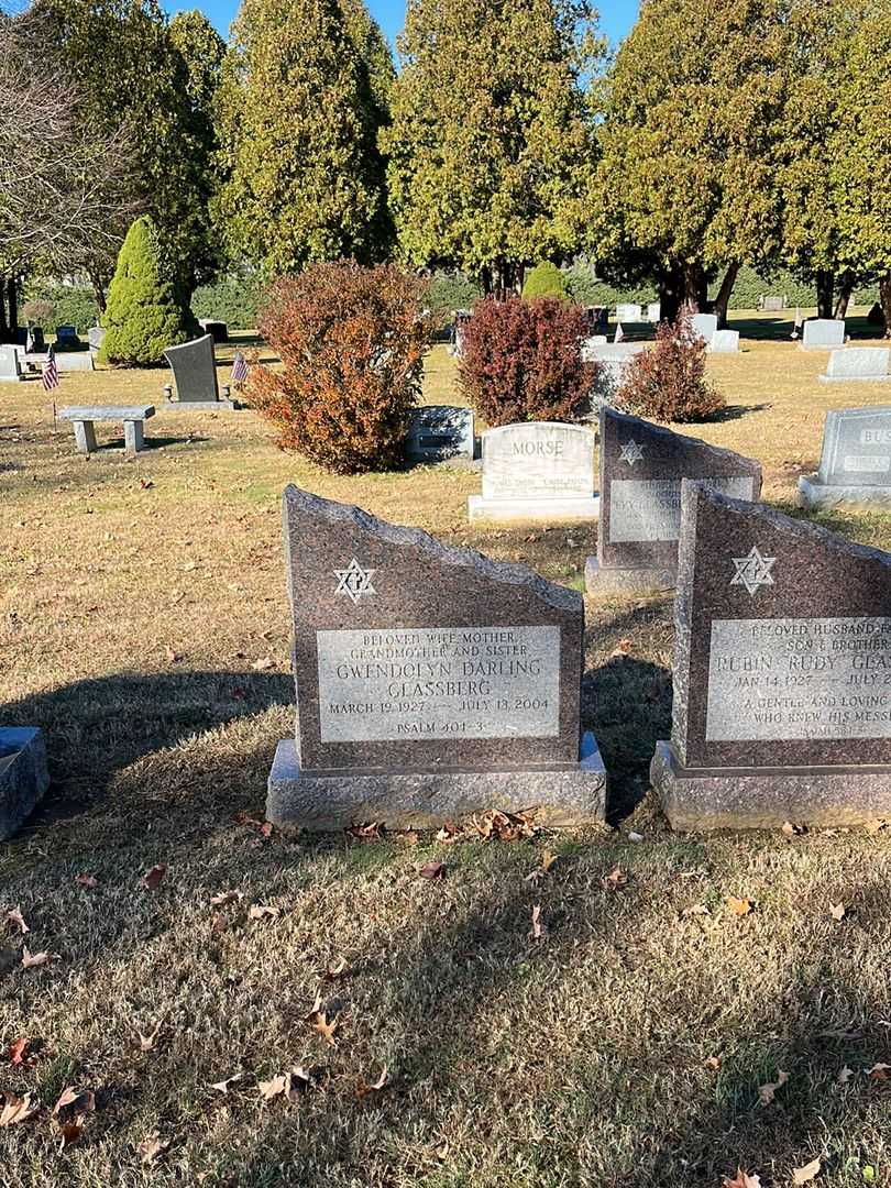 Gwendolyn Darling Glassberg's grave. Photo 2