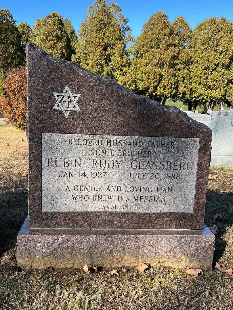 Rubin "Rudy" Glassberg's grave. Photo 3