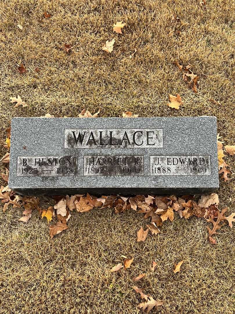 Benny Heston Wallace's grave. Photo 3