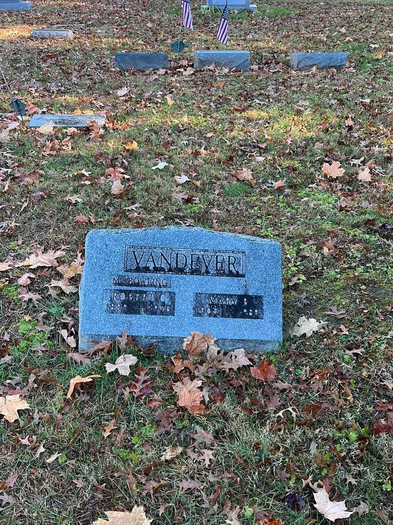 Mary B. Vandever's grave. Photo 2