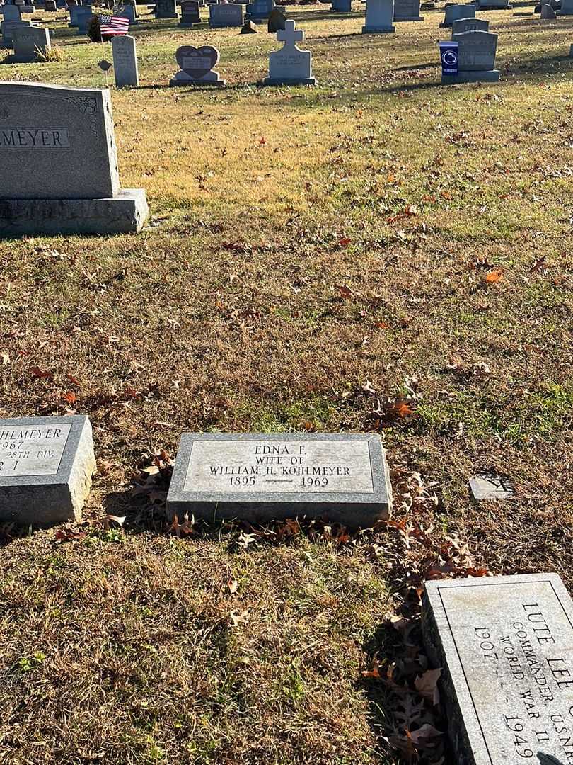 Edna F. Kohlmeyer's grave. Photo 3