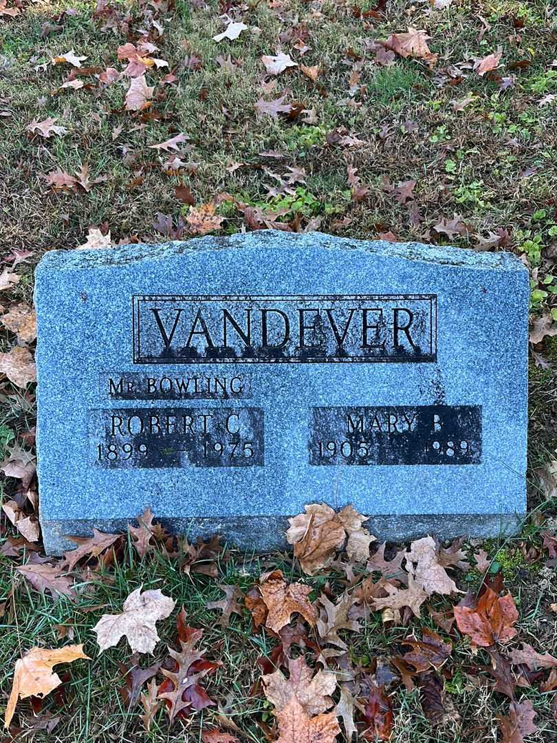 Mary B. Vandever's grave. Photo 3