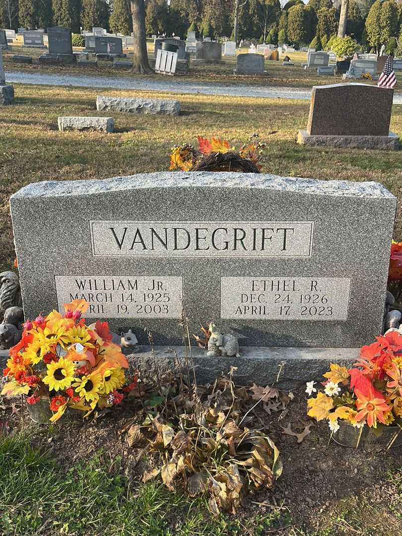 Ethel R. Vandegrift's grave. Photo 4