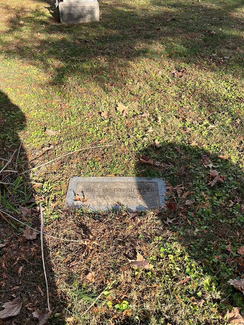 John F. Van Leer Heyburn's grave. Photo 2