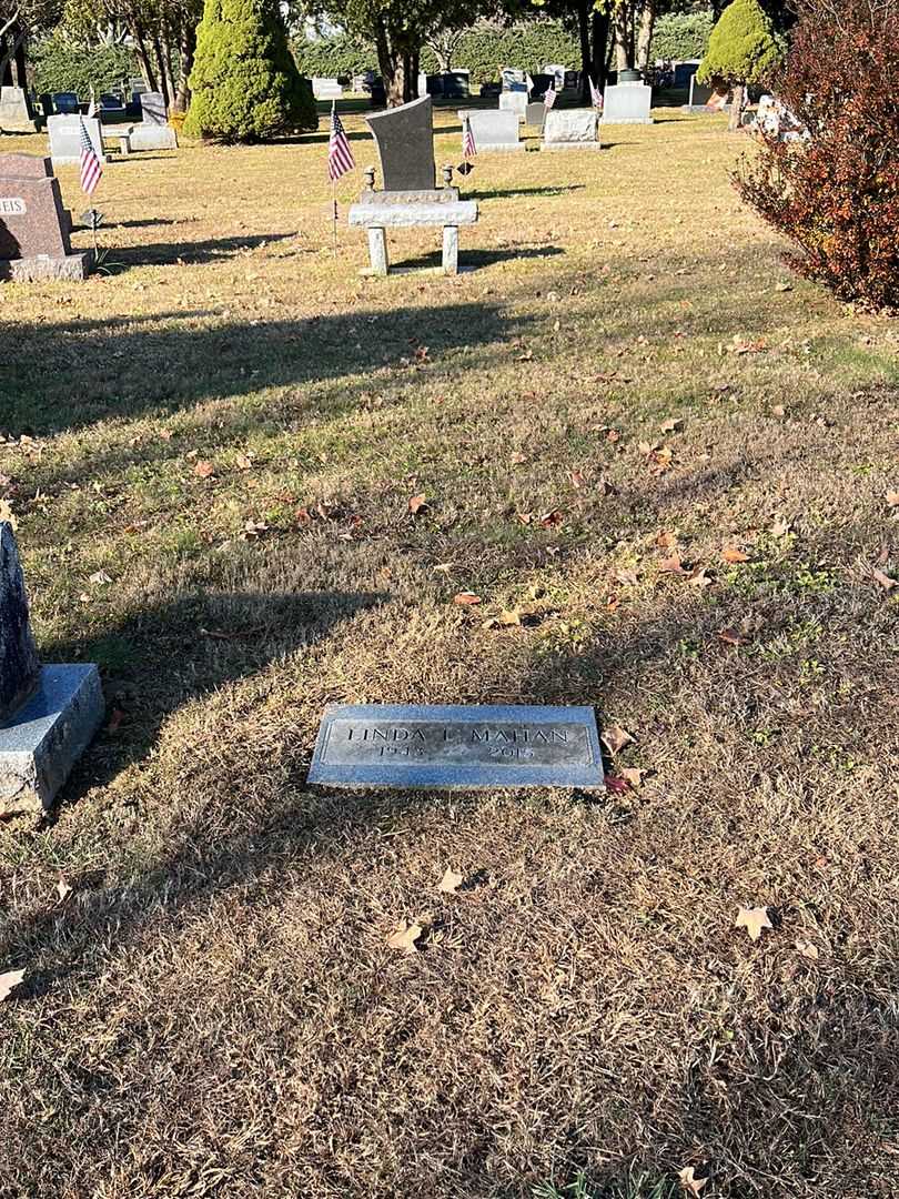 Linda L. Mahan's grave. Photo 2