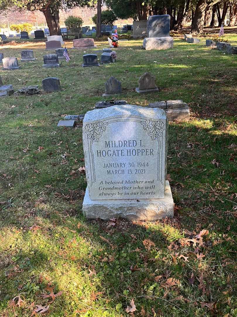 Mildred L. Hogate Hooper's grave. Photo 2