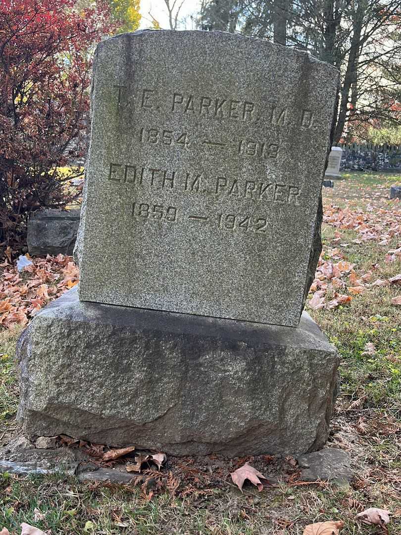 Edith M. Parker's grave. Photo 3