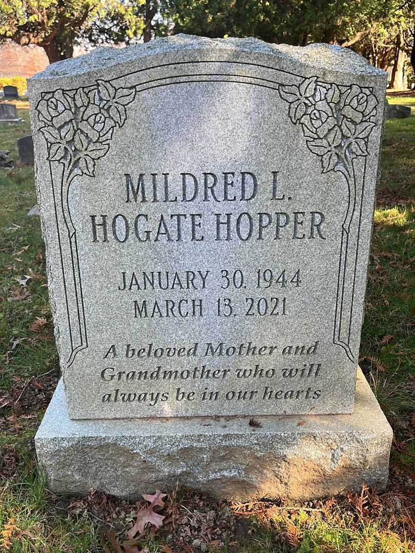 Mildred L. Hogate Hooper's grave. Photo 3