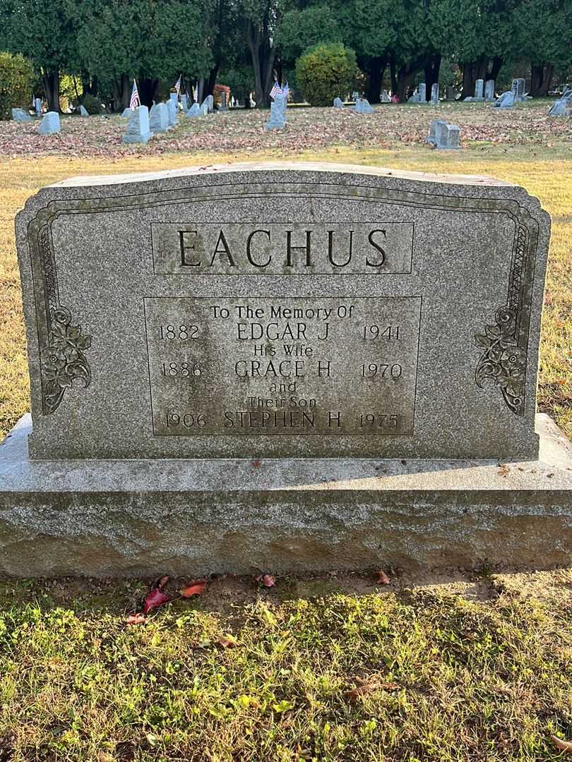 Edgar J. Eachus's grave. Photo 1