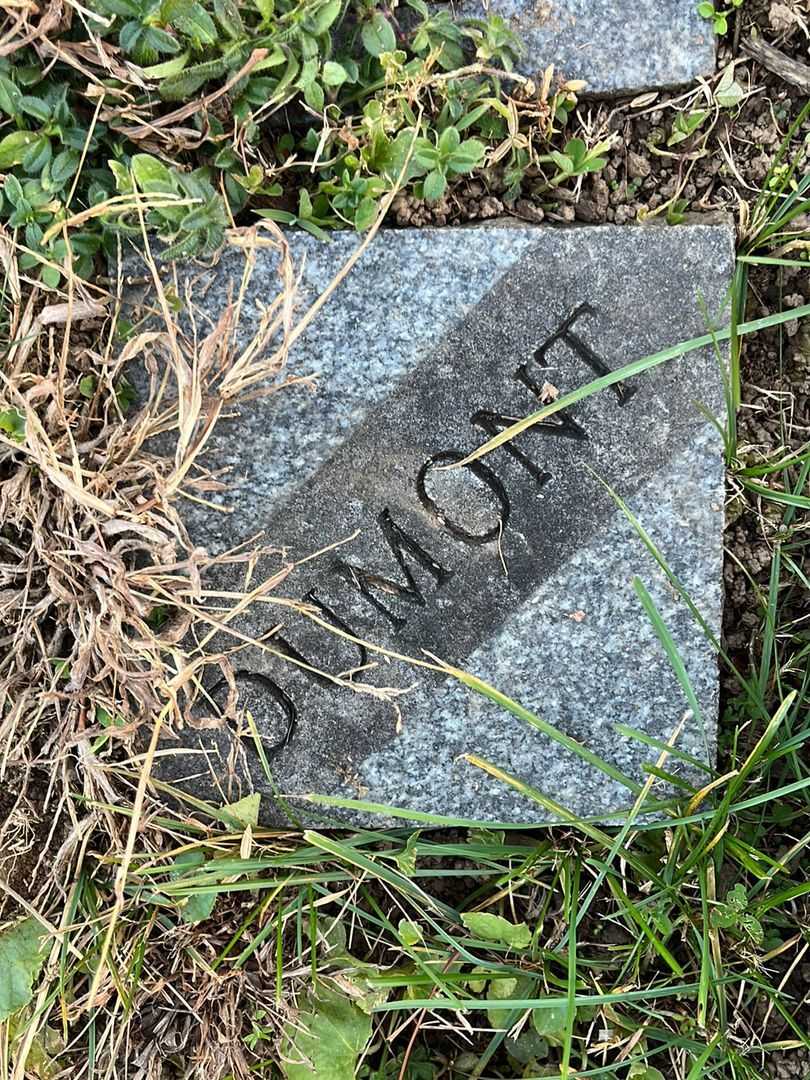 Jeanne Caffey Dumont's grave. Photo 1