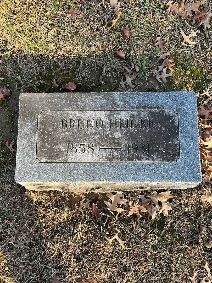 Bruno Heinke's grave. Photo 3