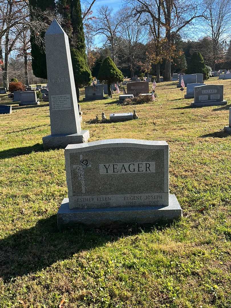 Esther Ellen Yeager's grave. Photo 2