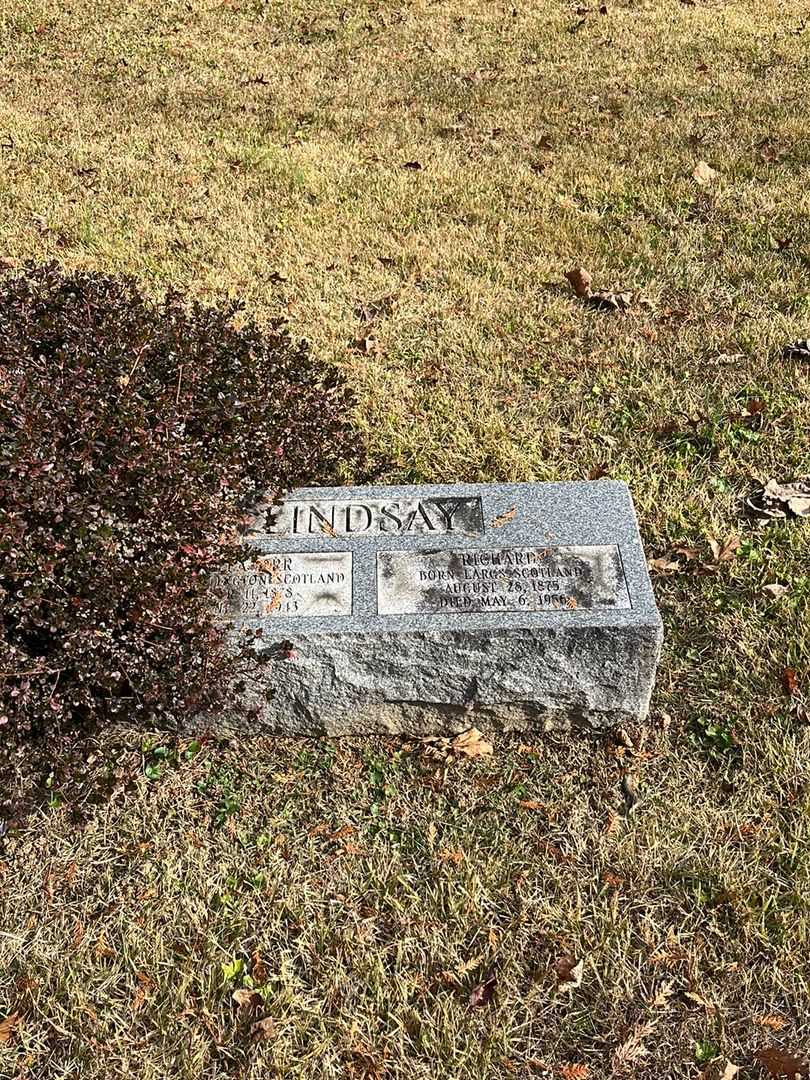 Isabella Orr Lindsay's grave. Photo 2
