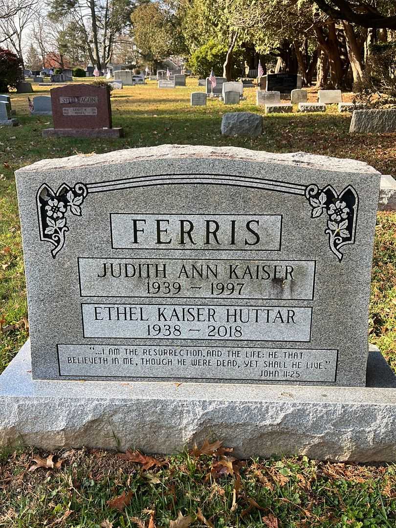 Ethel Kaiser Huttar's grave. Photo 1