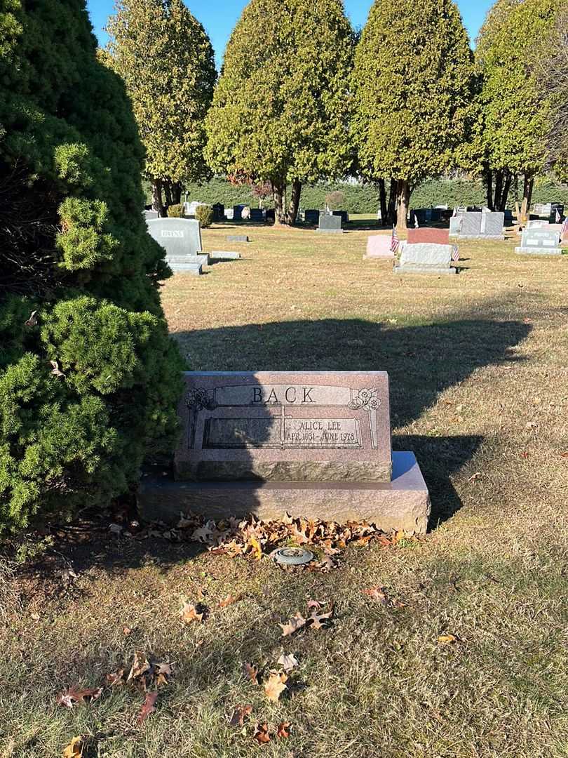 Alice Lee Back's grave. Photo 2