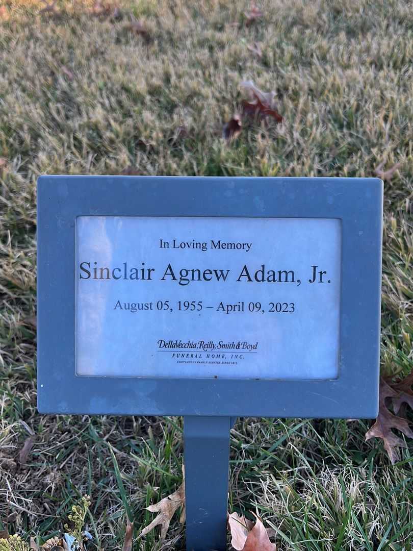 Sinclair Agnew Adam Junior's grave. Photo 3