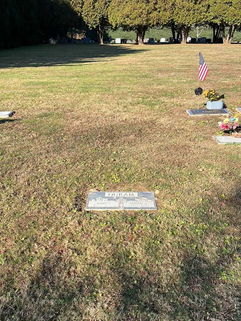 Suzan A. Ogram's grave. Photo 2