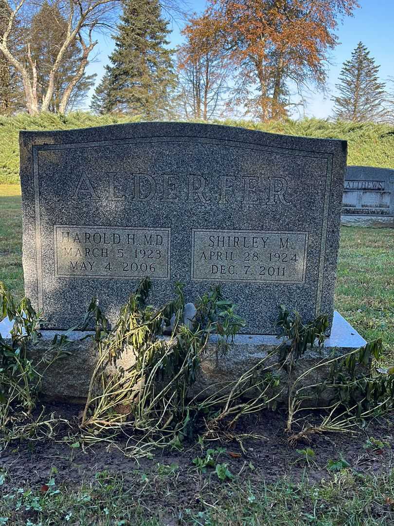 Harold H. Alderfer M. D.'s grave. Photo 1