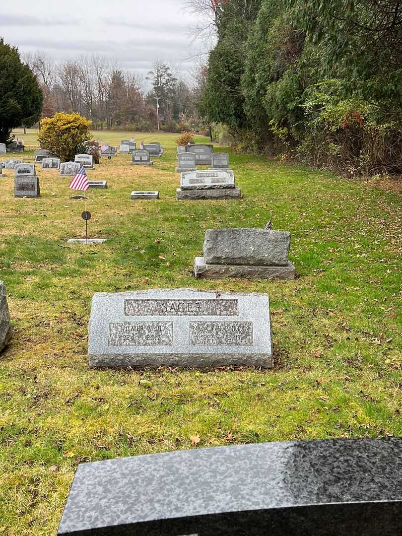 Wilmer W. Sager Third's grave. Photo 2