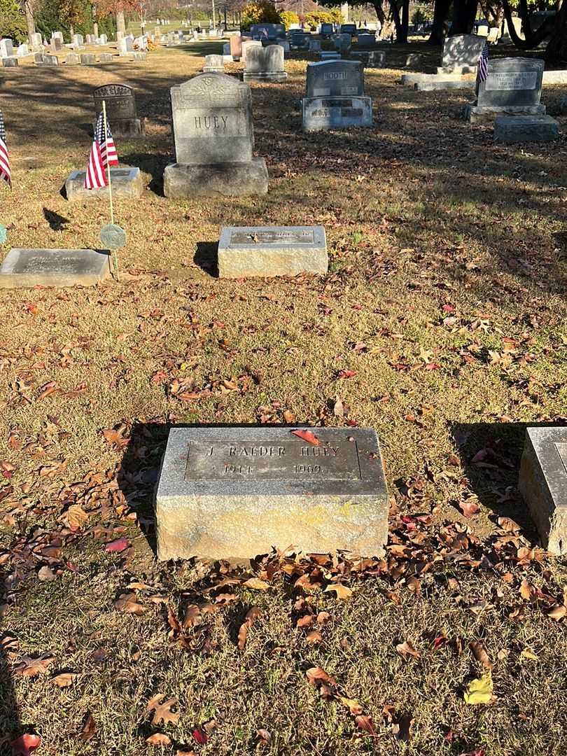 John Raeder Huey's grave. Photo 4