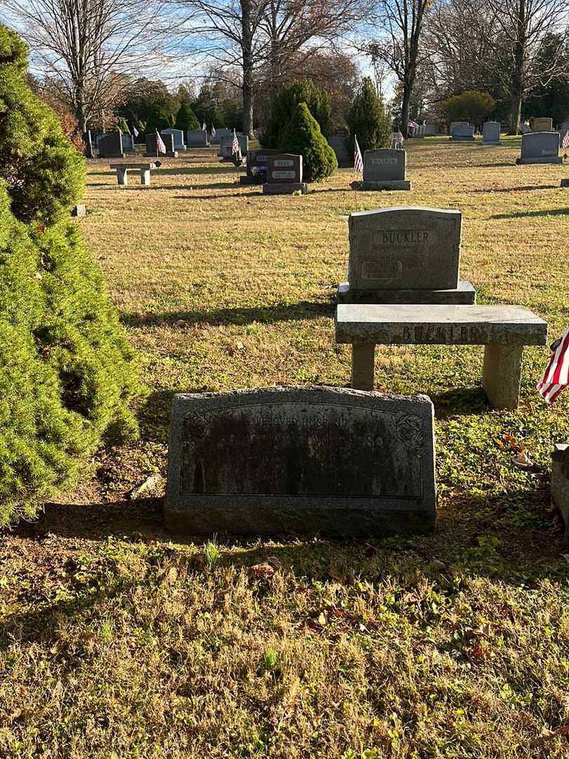 Bruce William Casso's grave. Photo 2