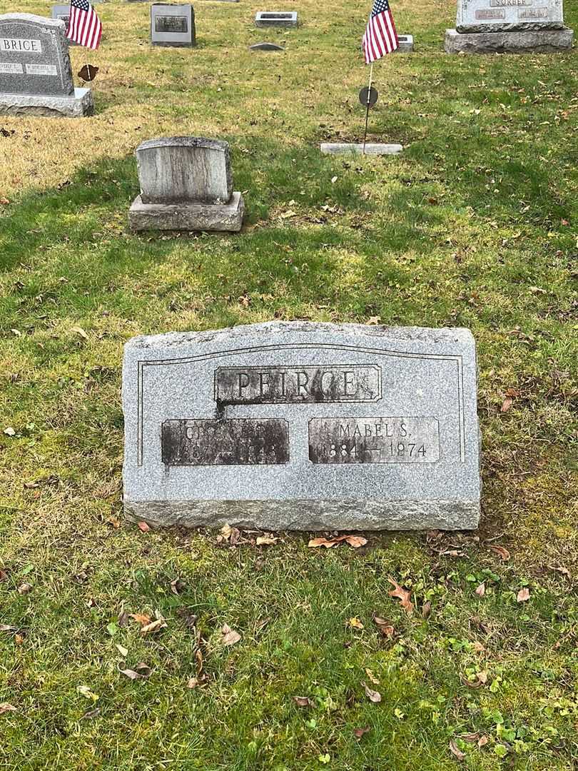 Mabel S. Peirce's grave. Photo 2