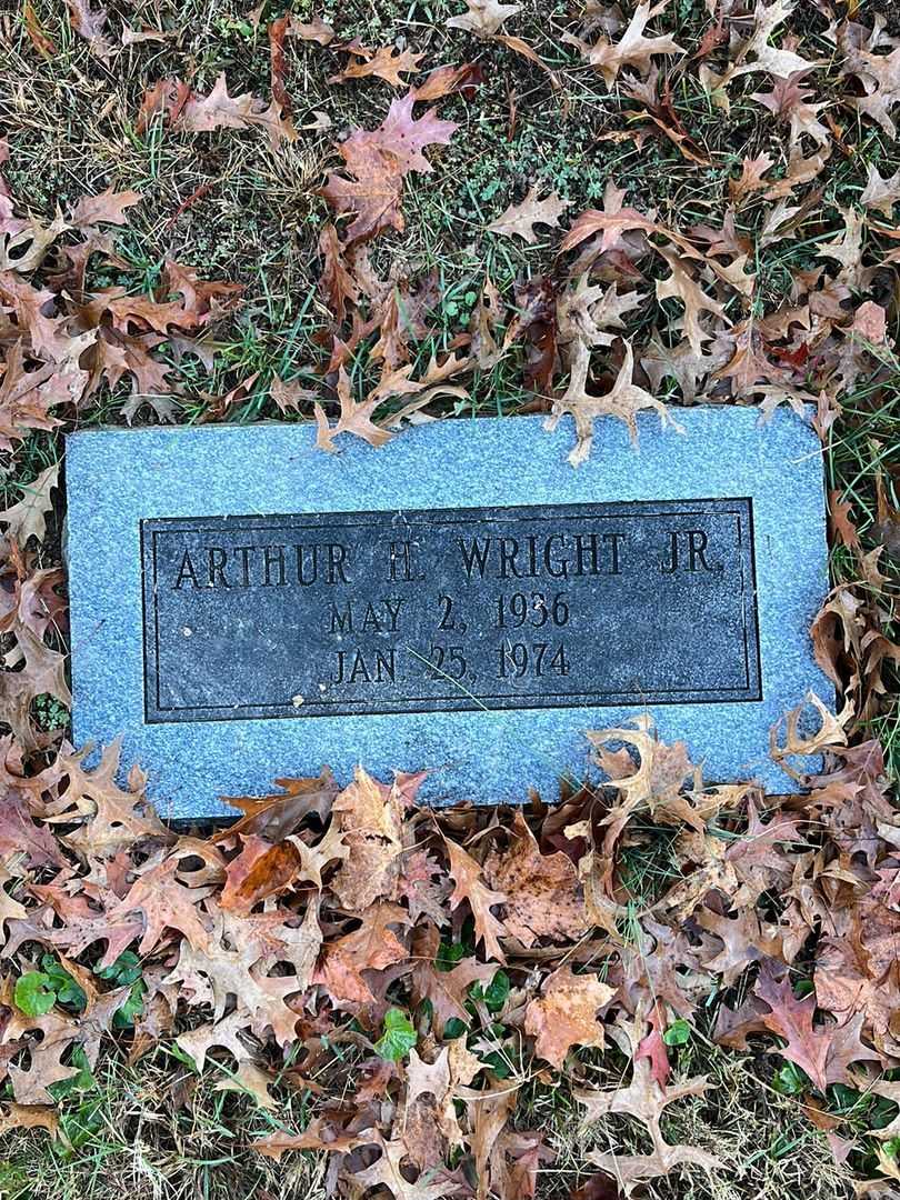 Arthur Howard Wright Junior's grave. Photo 4