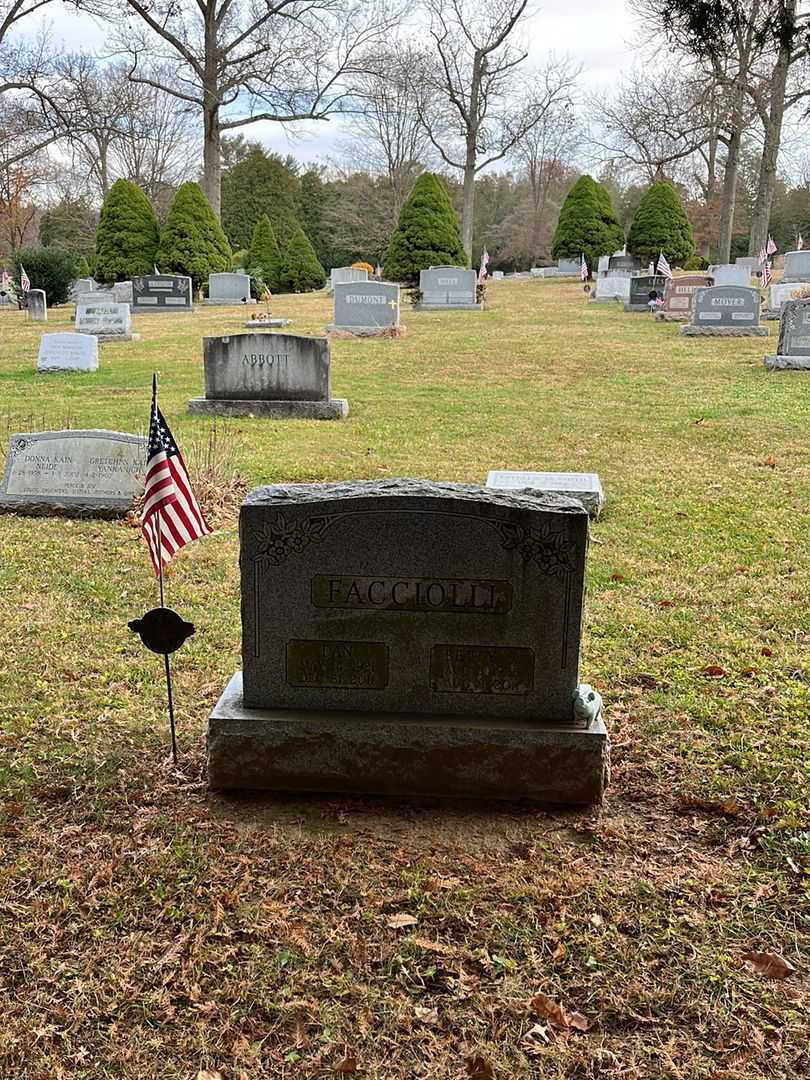 Betty J. Facciolli's grave. Photo 2