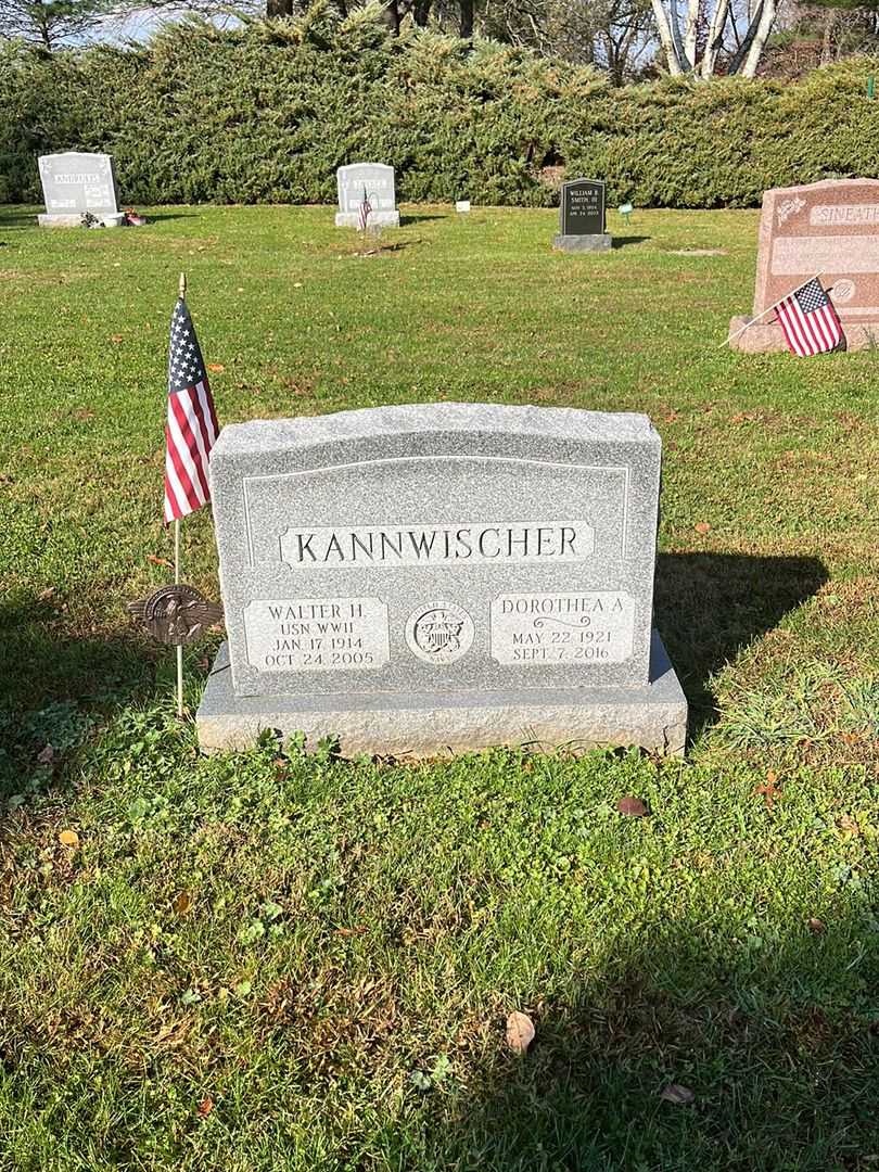 Walter H. Kannwischer's grave. Photo 2