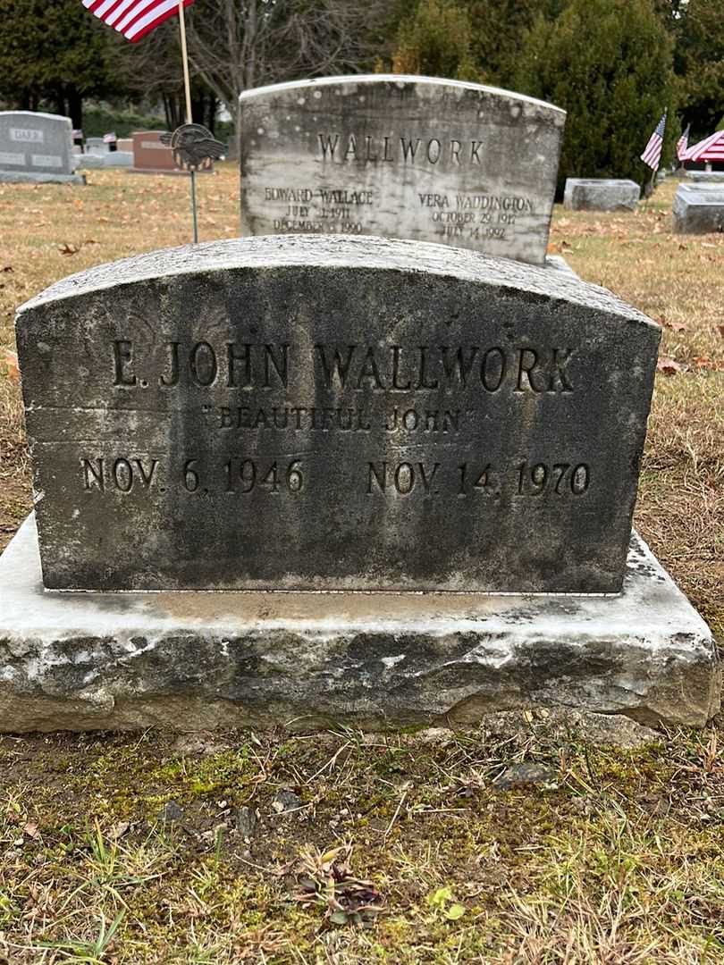 Vera Waddington Wallwork's grave. Photo 1