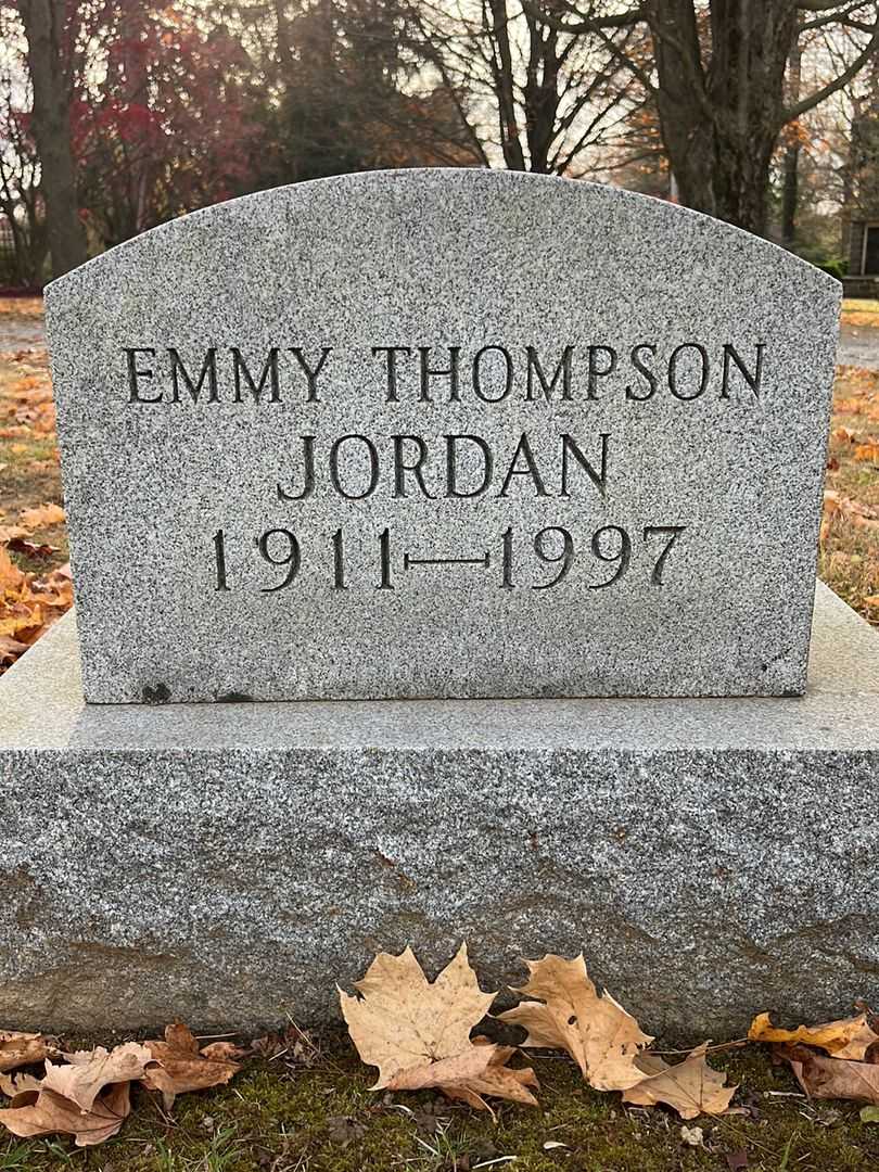 Emmy Thompson Jordan's grave. Photo 3