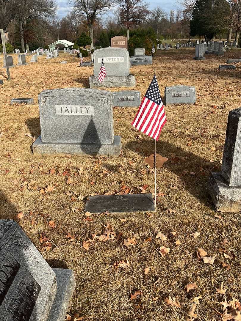 Morton L. Talley Junior's grave. Photo 2