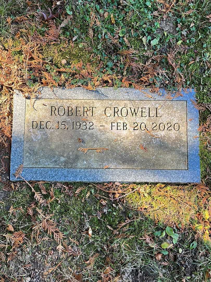 Robert Crowell's grave. Photo 7