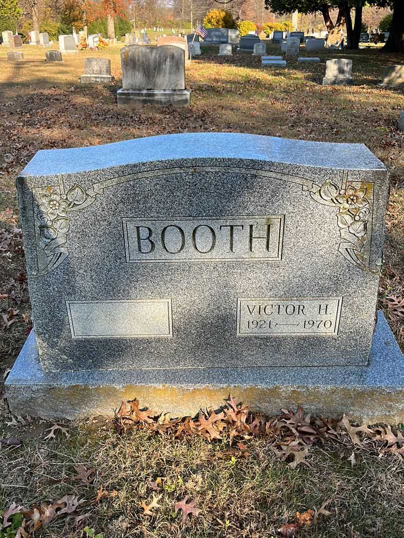 Victor H. Booth's grave. Photo 3