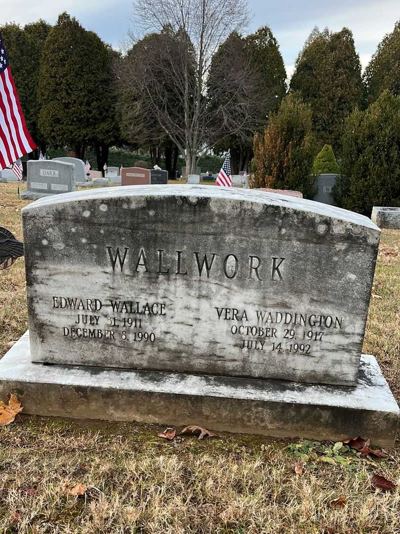 Vera Waddington Wallwork's grave. Photo 3