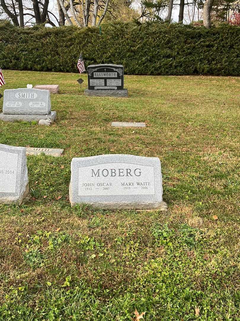 Mary Waite Moberg's grave. Photo 2