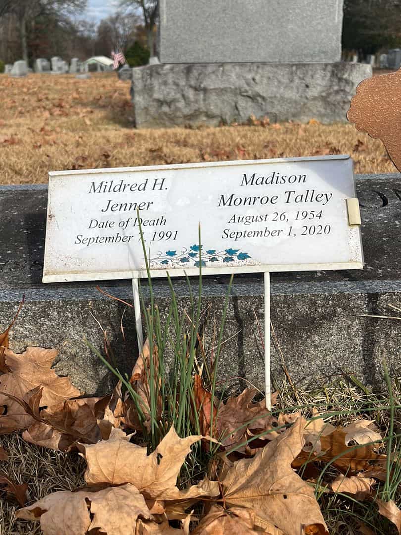 Mildred H. Jenner's grave. Photo 3