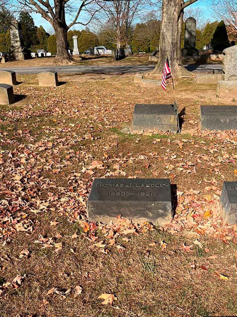 Thomas J. Langley's grave. Photo 2