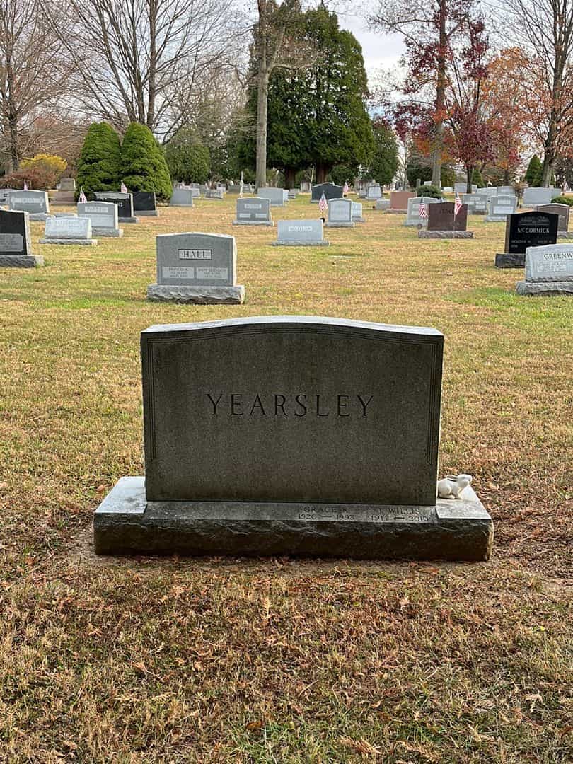 Grace R. Yearsley's grave. Photo 1