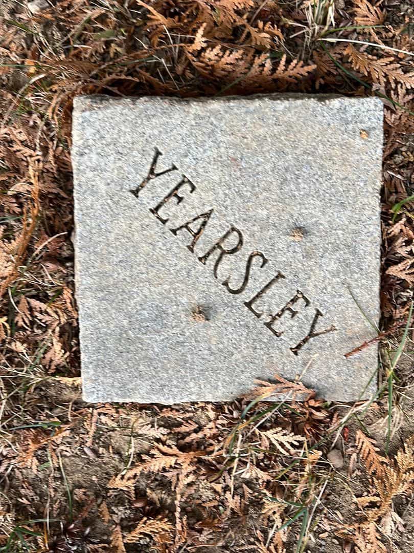 Grace R. Yearsley's grave. Photo 2