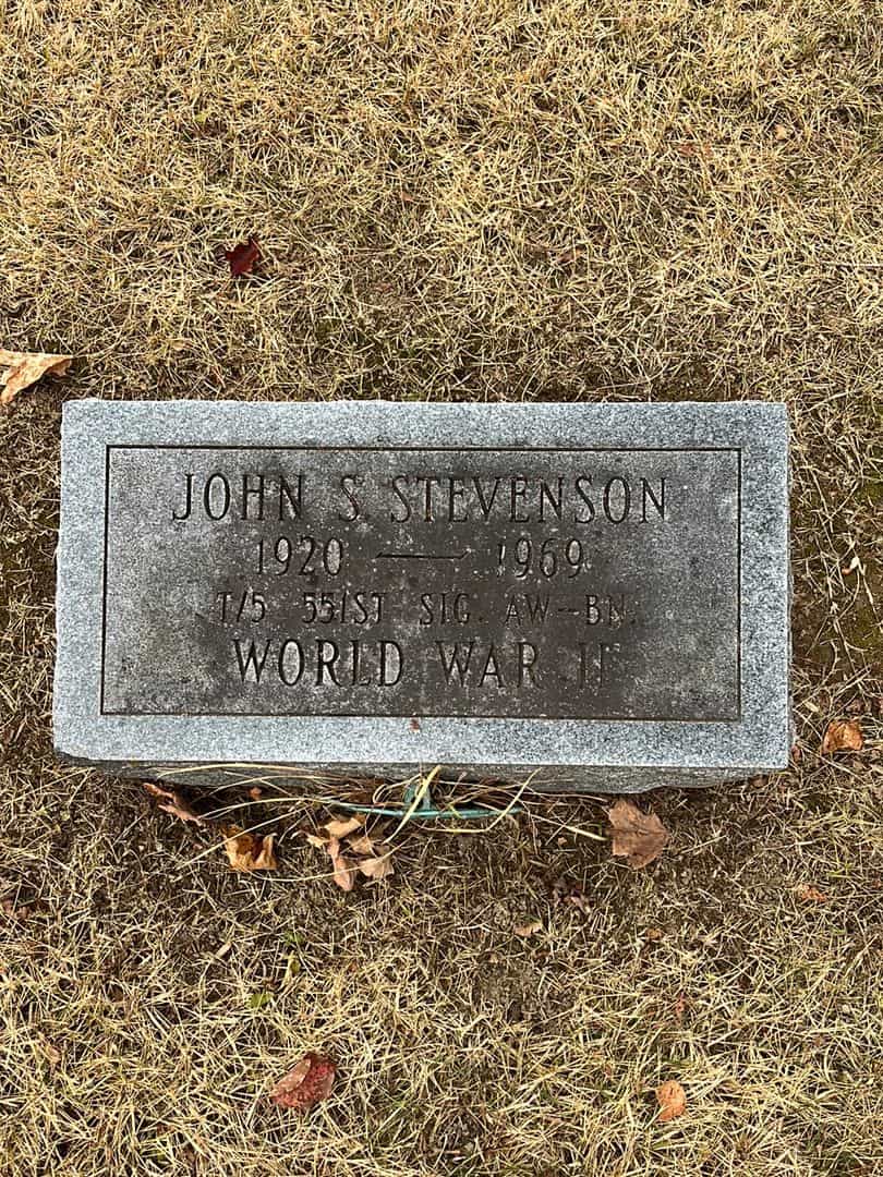 Joan S. Nekervis's grave. Photo 1