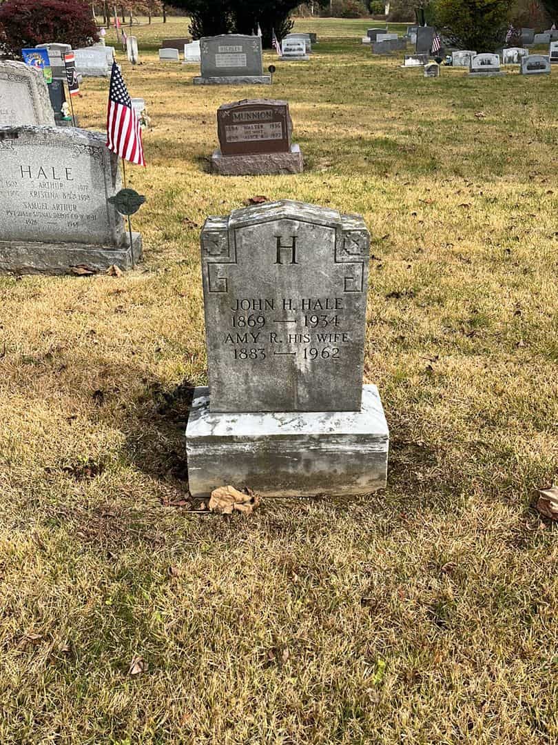 Amy R. Hale's grave. Photo 2