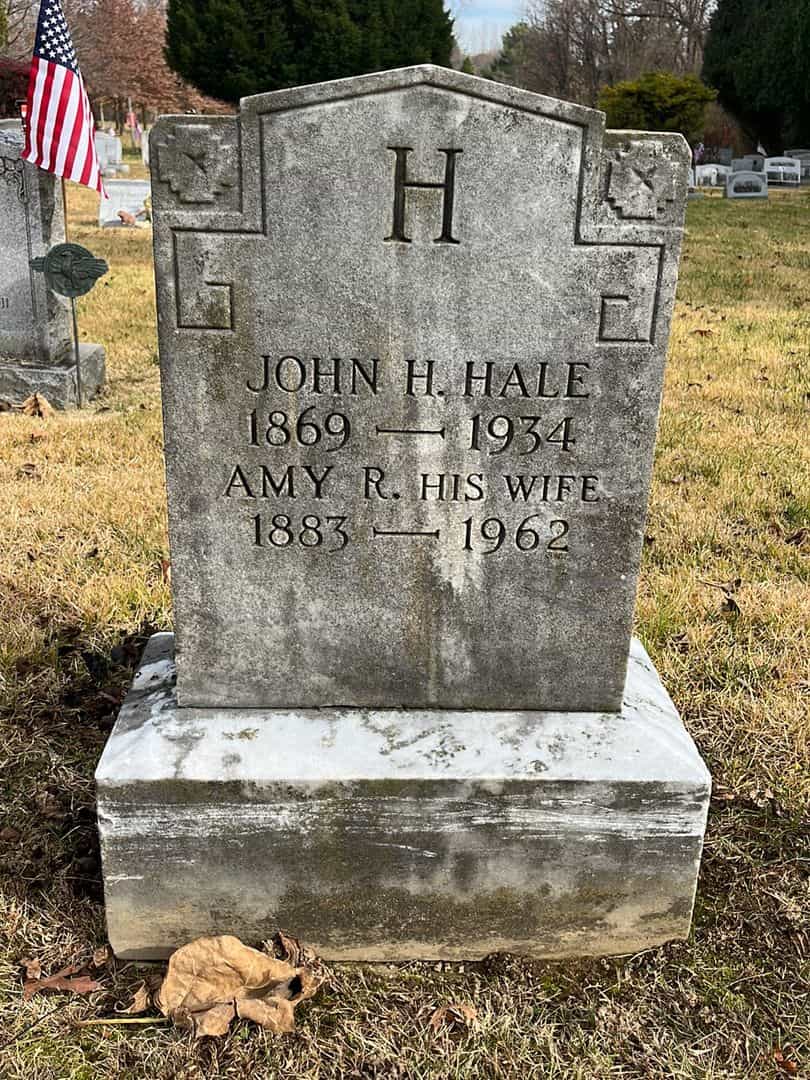 Amy R. Hale's grave. Photo 1