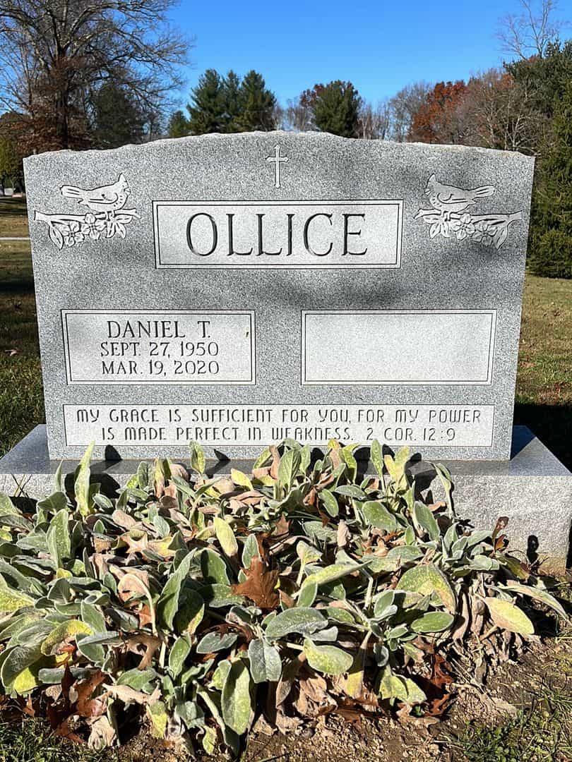 Daniel T. Ollice's grave. Photo 1